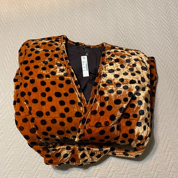 Velvet Quilted Wrap Jacket in Leopard Dot - Picture 6 of 6